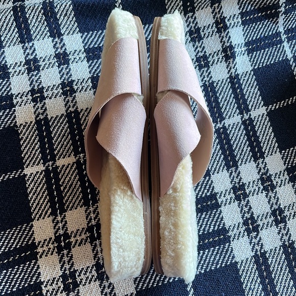 Marc Fisher Pink Suede and Shearling Crisscross Sandals Size 10M, NWT - Picture 4 of 10